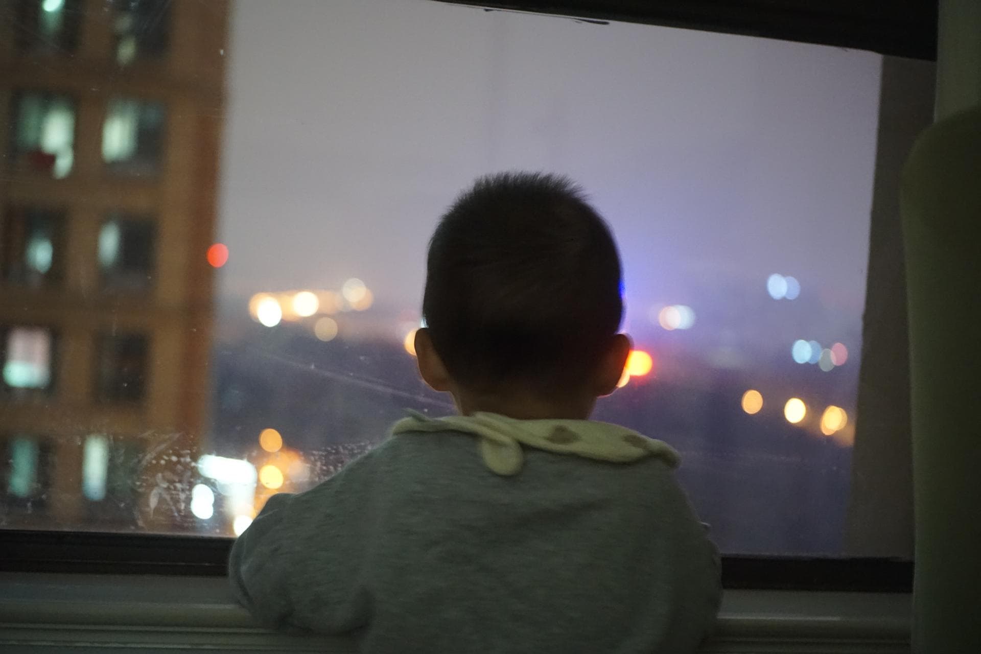 五彩斑斓的窗外